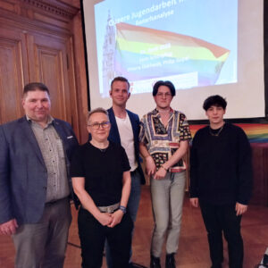 Bei den queeren Stadtgesprächen im Rathaus. Von links nach rechts: Wolfgang Wilhelm (WaST), Karin Schönpflug (Institut für höhere Studien), Florian Wibmer (WaST), Noah und Luca (Q:WIR).